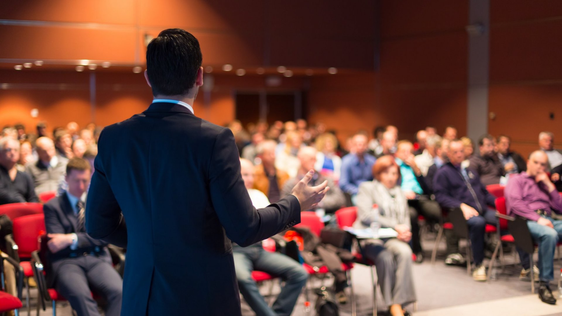 KSCI - Illustrasjonsbilde konferanse forsamling med speaker